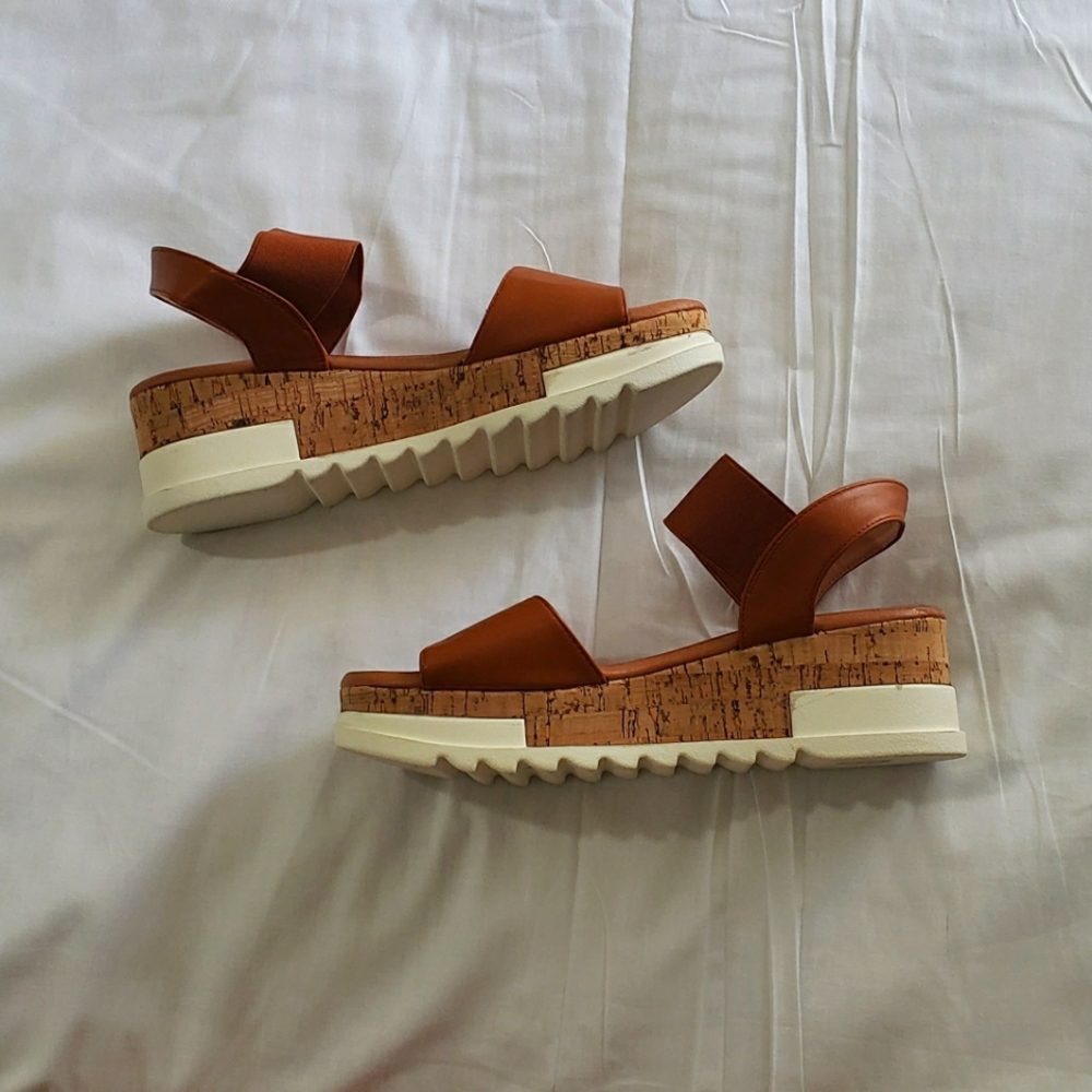 Dream Pairs Brown Vegan Leather Wedges sz 9